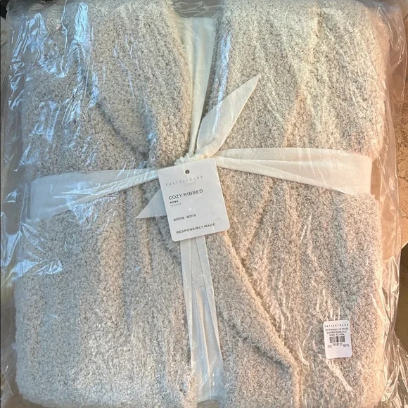 Cozy Ribbed Robe - Size Medium - Picture 4 of 5